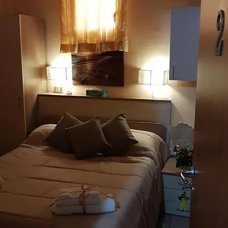 Golden Dreams Rooms Bed and Breakfast